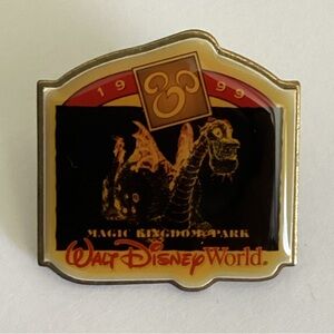 Disney LE 1200 Main Street Electrical Parade Press Pin